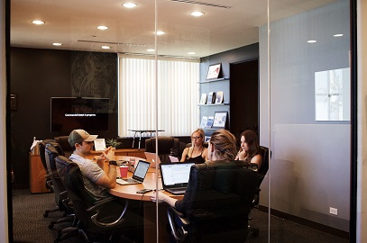 Bild eines Meetingraumes im Corporate Coworking