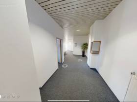 Helles, representatives möbliertes Büro inkl. Küche (Spülmaschiene, Kühlschrank, etc.) in ehemaliger Chefetage