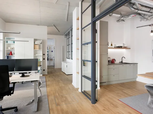 Schreibtischplatz in München (Sendling) – Kreative Bürogemeinschaft mit Industrial Look in München-Sendling — Bild 2