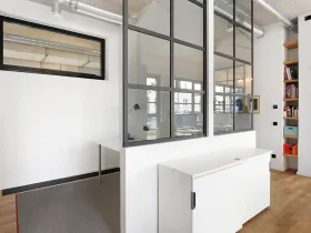 Kreative Bürogemeinschaft mit Industrial Look in München-Sendling