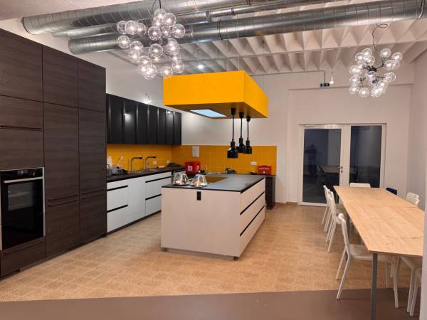 Perfekt ausgestattete Arbeitsplätze direkt bei U3 Zieglergasse — Bild 3