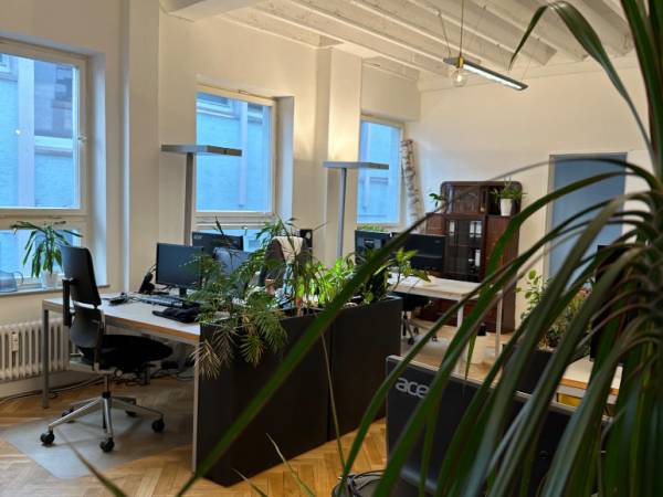 Charmante Bürogemeinschaft im modernen Loft Flair in Stuttgart-Mitte — Bild 1