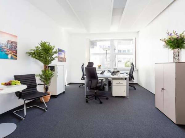 Helle & moderne Büroräume im Bankenviertel Frankfurt Innenstadt — Bild 2