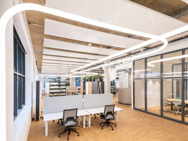 Moderner Coworking Space & Büros in Karlsruhe mit viel Tageslicht — Bild 2