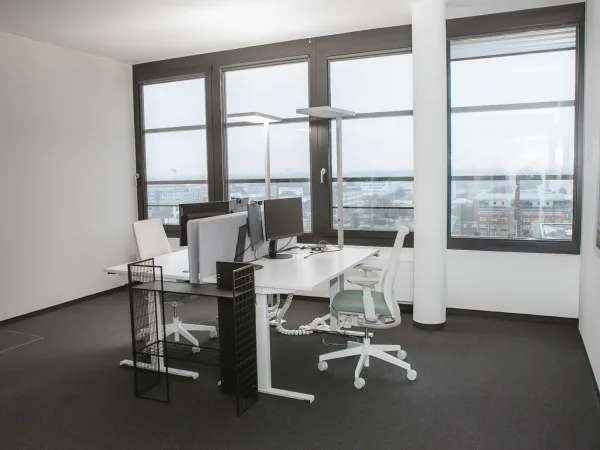 Schreibtischplatz in Hamburg (Hammerbrook) – Ruhige Bürogemeinschaft mit Hamburg-Blick in Hammerbrook — Bild 1