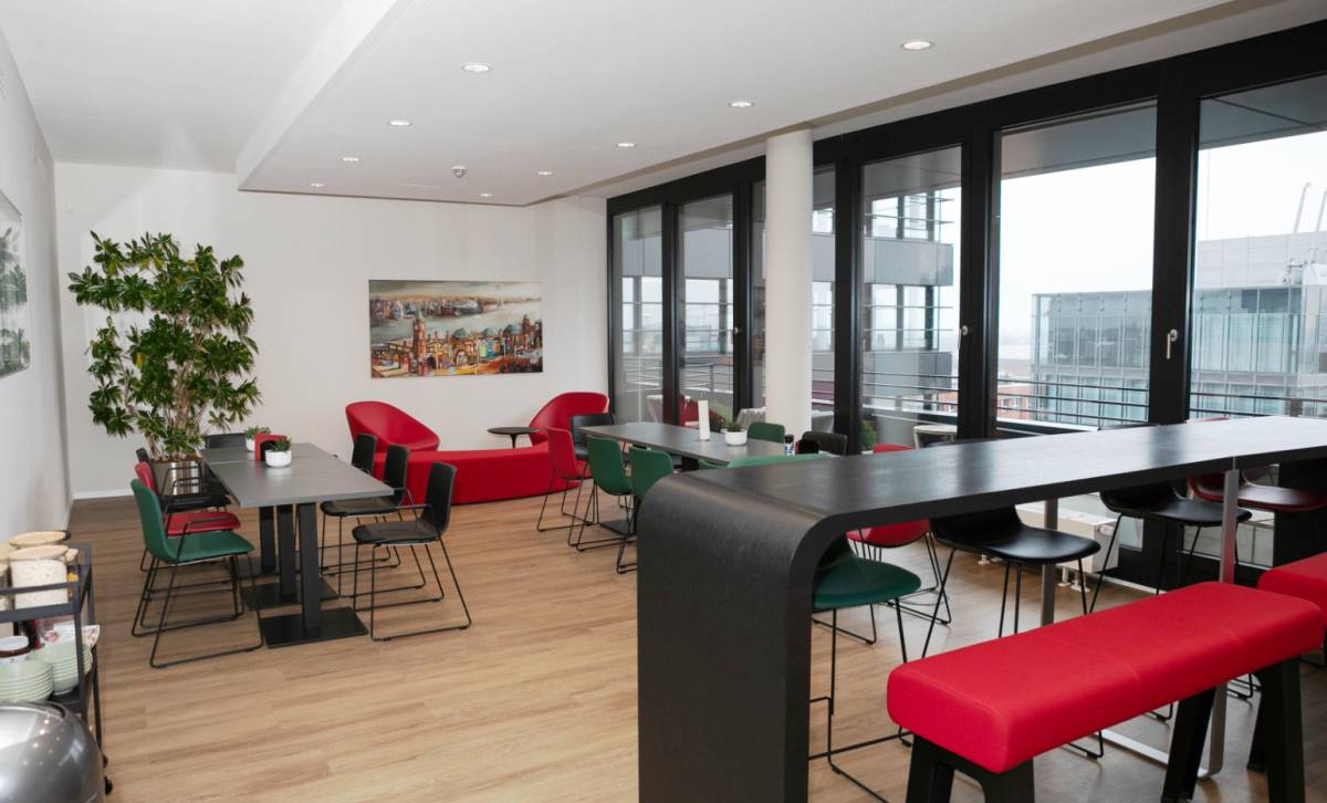 Ruhige Bürogemeinschaft mit Hamburg-Blick in Hammerbrook