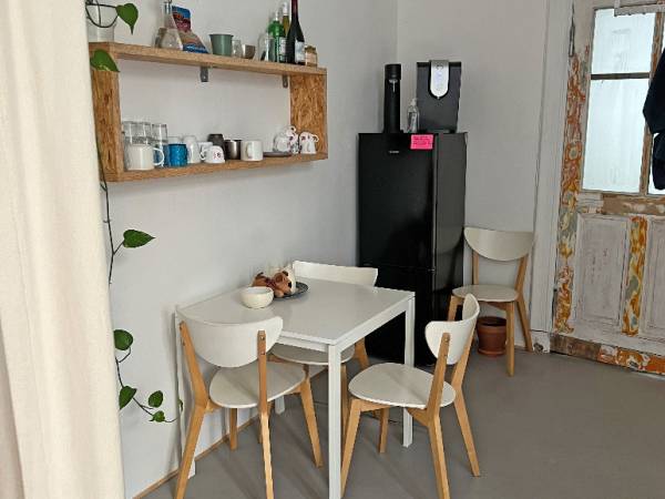 Schreibtischplatz in Berlin (Neukölln) – Kreative Bürogemeinschaft in charmantem Ladenbüro in Berlin-Neukölln — Bild 4
