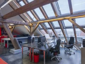 Schreibtischinseln in Mitte