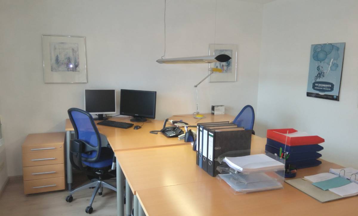 Sehr schöne und helle Arbeitsplätze Nähe der Uni
