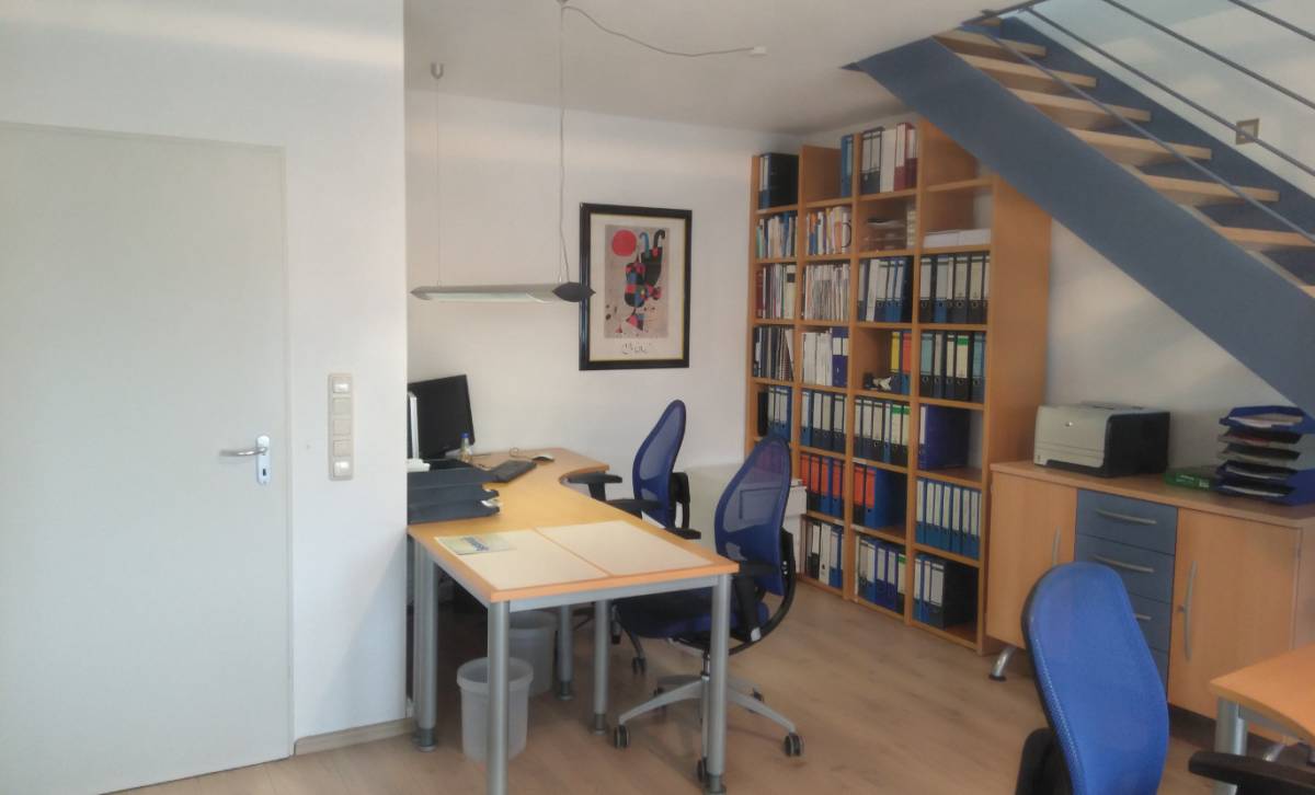 Sehr schöne und helle Arbeitsplätze Nähe der Uni