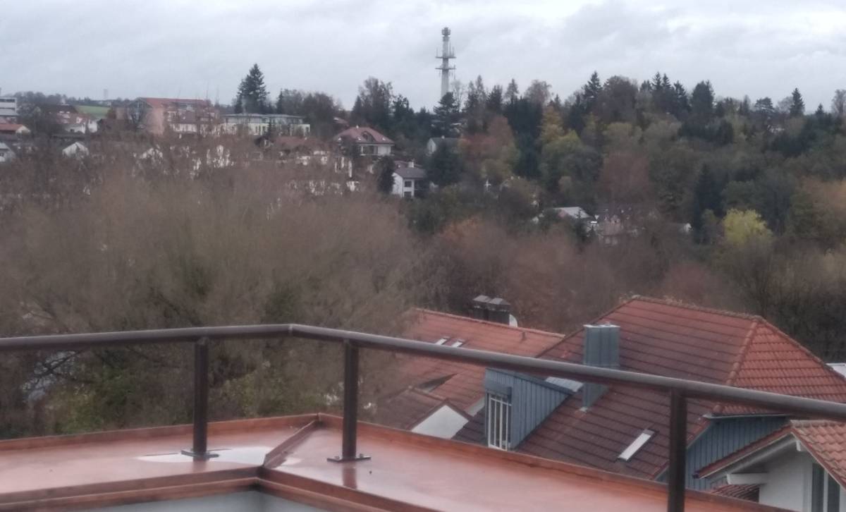 Sehr schöne und helle Arbeitsplätze Nähe der Uni