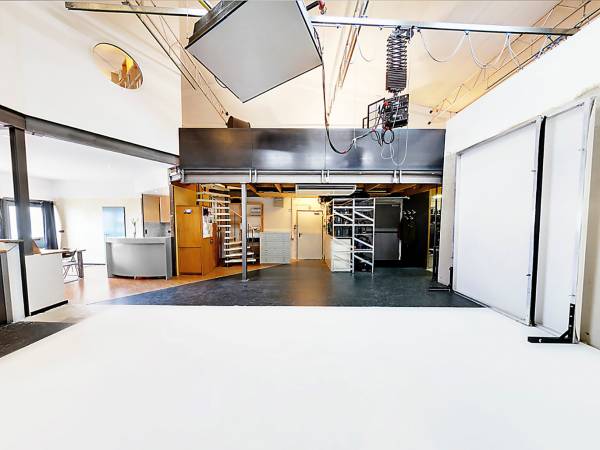 Kreative Bürogemeinschaft mit Foto Film Studio in Garching b.München — Bild 1