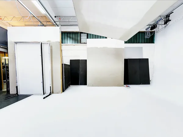 Abschließbares Büro in Garching b.München (Hochbrück) – Kreative Bürogemeinschaft mit Foto/Film-Studio in Garching-Hochbrück — Bild 3