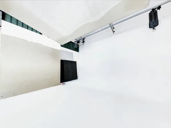 Abschließbares Büro in Garching b.München (Hochbrück) – Kreative Bürogemeinschaft mit Foto/Film-Studio in Garching-Hochbrück — Bild 4