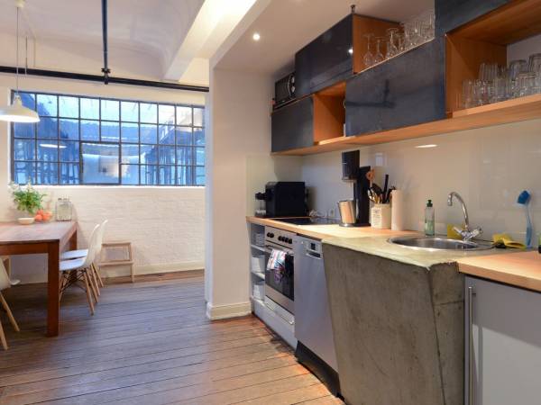 Kreatives Büro-Loft in ehemaligem Fabrikgebäude in Hamburg-Ottensen — Bild 8
