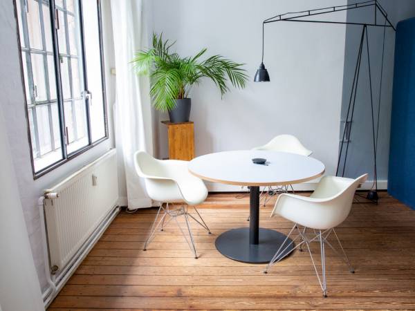 Kreatives Büro-Loft in ehemaligem Fabrikgebäude in Hamburg-Ottensen — Bild 2