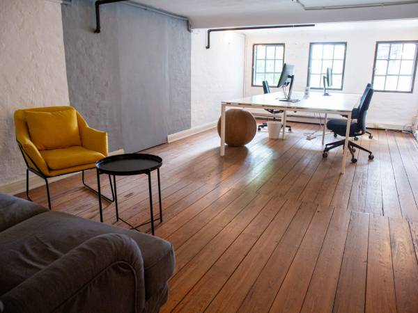 Kreatives Büro-Loft in ehemaligem Fabrikgebäude in Hamburg-Ottensen — Bild 5
