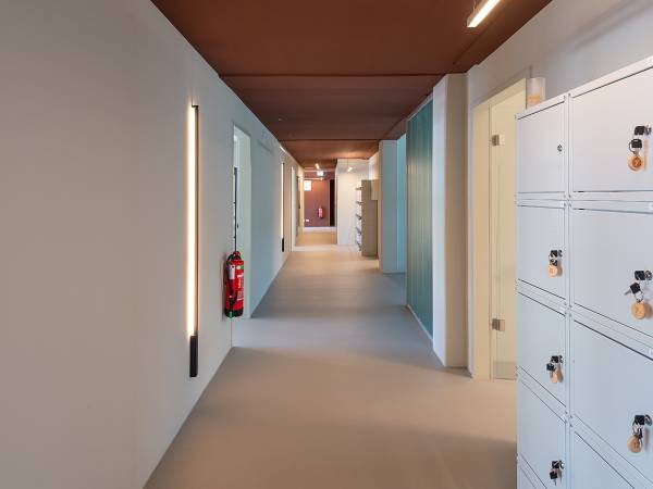 Moderner Coworking Space in Berlin-Mitte mit großer Dachterrasse — Bild 5