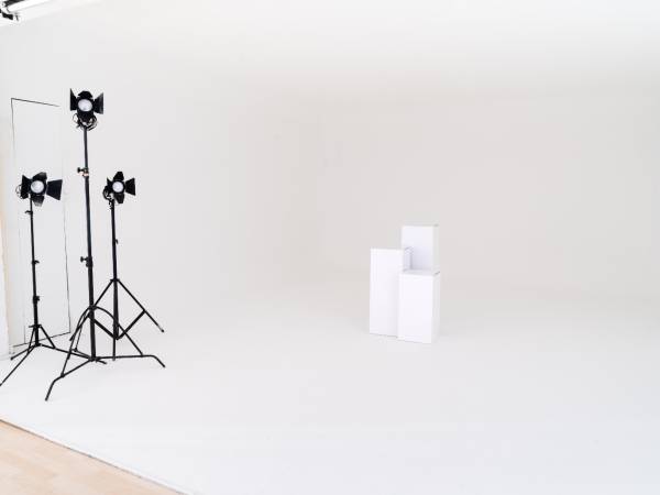 Abschließbares Büro in München (Ludwigsvorstadt-Isarvorstadt) – Kreative Bürogemeinschaft mit Film- & Fotostudio in München — Bild 2