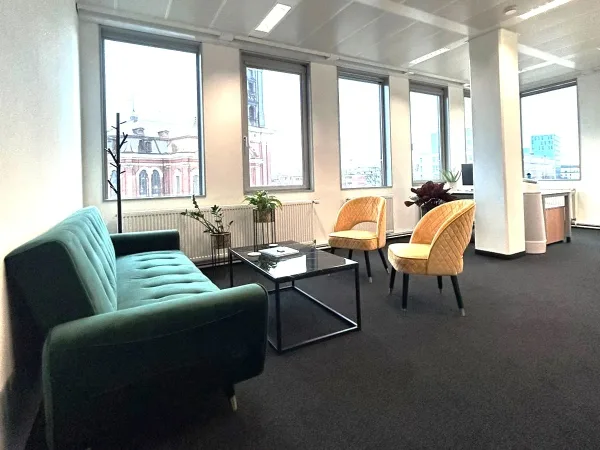 Abschließbares Büro in Hamburg (Neustadt) – Flexibles Coworking & Büros mit Michel-Blick in Hamburg-Neustadt — Bild 3