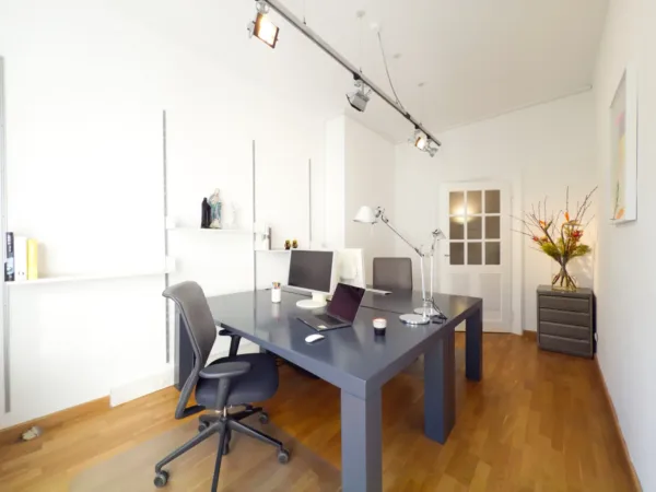 Abschließbares Büro in München (Ludwigsvorstadt-Isarvorstadt) – Stilvolle Bürogemeinschaft im Altbau in München, Ludwigsvorstadt — Bild 1