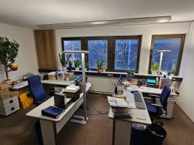 Großzügige Schreibtischarbeitsplätze in Bürogemeinschaft in Ottobrunn