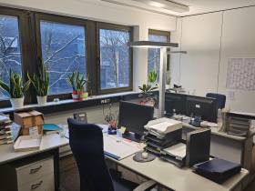 Großzügige Schreibtischarbeitsplätze in Bürogemeinschaft in Ottobrunn