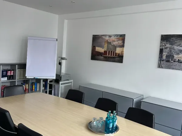 Abschließbares Büro in Hamburg (Neustadt) – Helle Büroräume in netter Bürogemeinschaft in Hamburg Neustadt — Bild 3