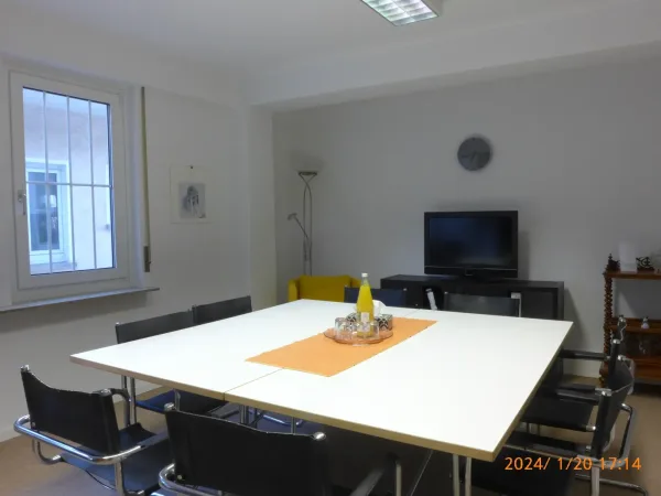 Schreibtischplatz in Stuttgart (Diemershalde) – Möbliertes Büro in Bürogemeinschaft mit Blick über — Bild 4