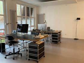 Voll ausgestatteter Büroraum in Schwabing