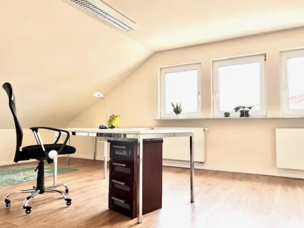 Abschließbares Büro in Remshalden (Grunbach) – Ruhige Büroräume in grüner Bürogemeinschaft Remshalden-Grunbach — Bild 1