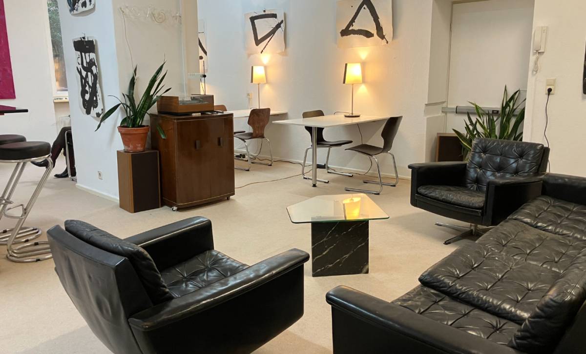 Lounge + Schreibtische