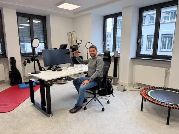 Abschließbares Büro in Frankfurt am Main (Innenstadt) – Inspirierende Bürogemeinschaft mit Bürohund in Frankfurt Innenstadt — Bild 7