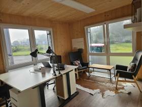 Ambientvolle Arbeitsplätze im Coworking Space in Olpe