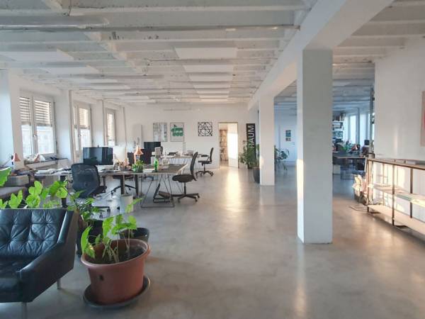 Schöne Design-Bürogemeinschaft im Loftbereich in Mannheim-Oststadt — Bild 1