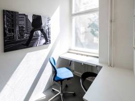 Büroraum/Schreibtische Nähe Gleisdreieck