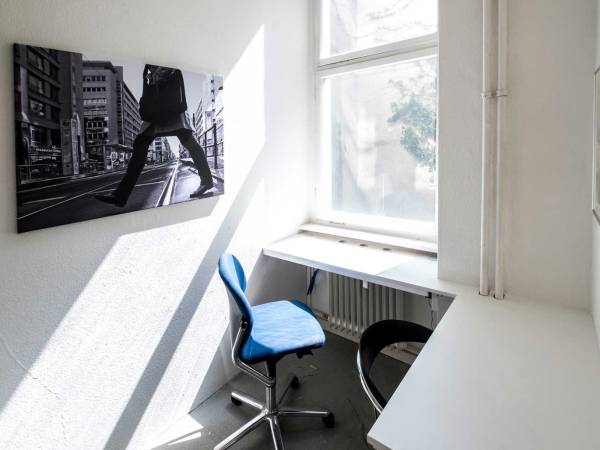 Abschließbares Büro in Berlin (Tiergarten) – Büroraum/Schreibtische Nähe Gleisdreieck — Bild 2