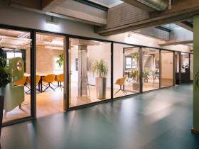 Moin moin im modernen Büro / Co-Working Gemeinschaft