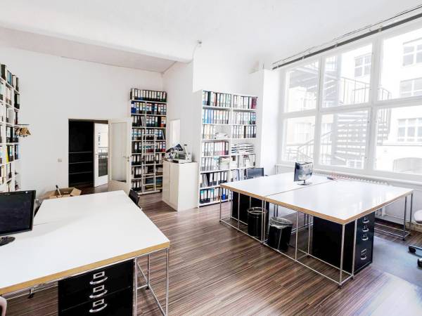 Abschließbares Büro in Berlin (Tiergarten) – Büroraum/Schreibtische Nähe Gleisdreieck — Bild 1