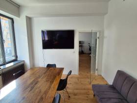 Modernes Gemeinschaftsbüro in Münchner Bestlage mit großem Balkon