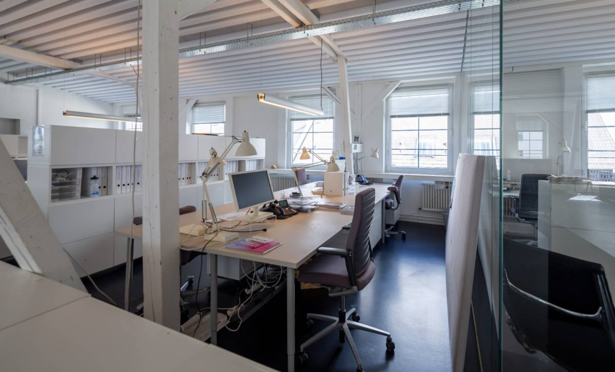 Helle Bürogemeinschaft mit Dachterrasse in Hamburg-Winterhude