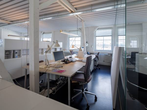 Helle Bürogemeinschaft mit Dachterrasse in Winterhude — Bild 2