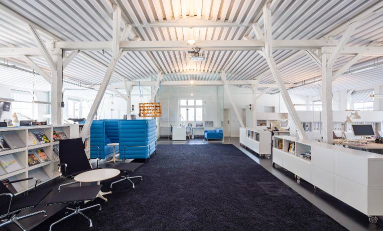 Helle Bürogemeinschaft mit Dachterrasse in Hamburg-Winterhude