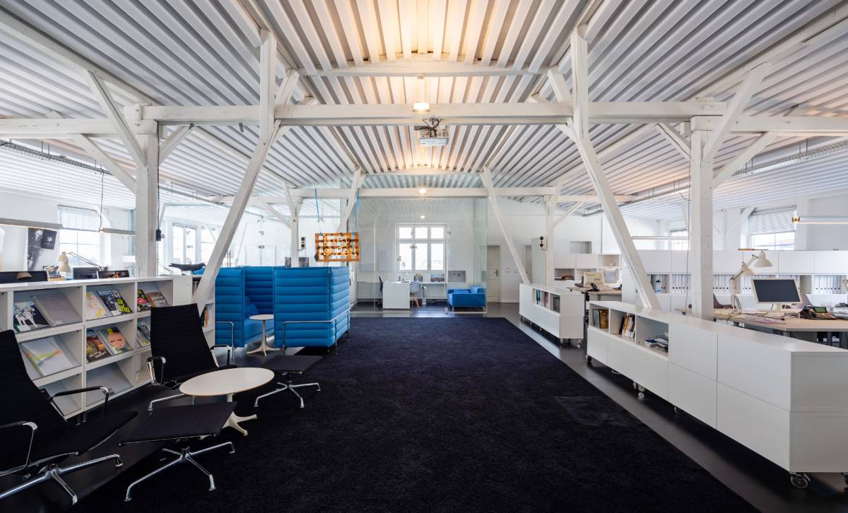 Helle Bürogemeinschaft mit Dachterrasse in Hamburg-Winterhude