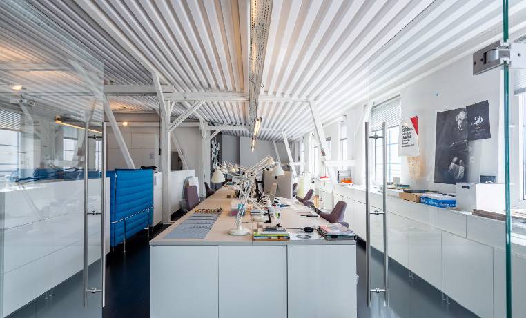 Helle Bürogemeinschaft mit Dachterrasse in Hamburg-Winterhude