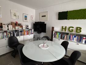 Kleiner Besprechungsraum mit 2 Co-Working Arbeitsplätzen