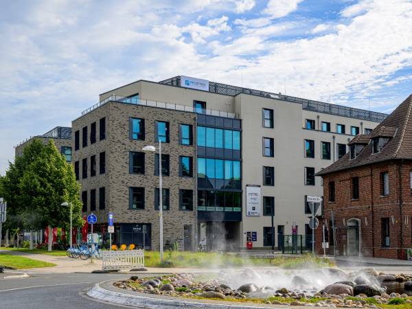 Luxuriöser Coworking Space am Rheinufer in Monheim am Rhein — Bild 1