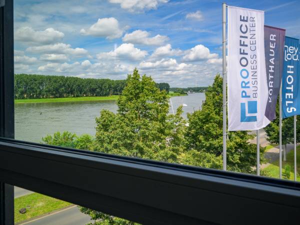 Luxuriöser Coworking Space am Rheinufer in Monheim am Rhein — Bild 4