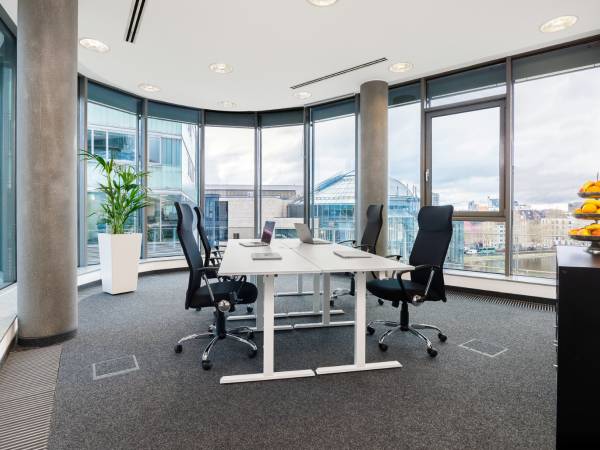 Modernes Business Center im Mediapark in Köln Neustadt-Nord — Bild 7