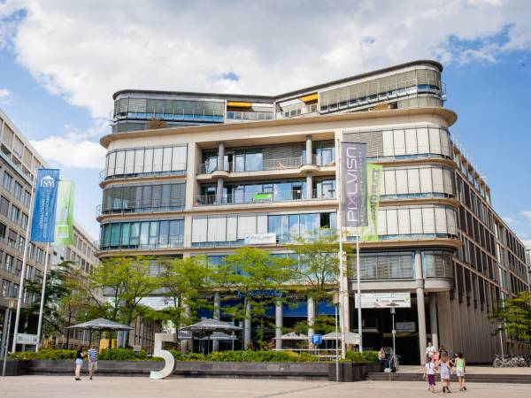 Modernes Business Center im Mediapark in Köln Neustadt-Nord — Bild 1